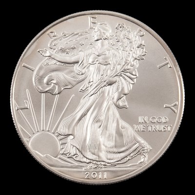 Lot 581 - A USA 2011  "Eagle" 1oz fine silver bullion...