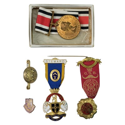 Lot 662 - A QEII Special Constabulary medal, to...