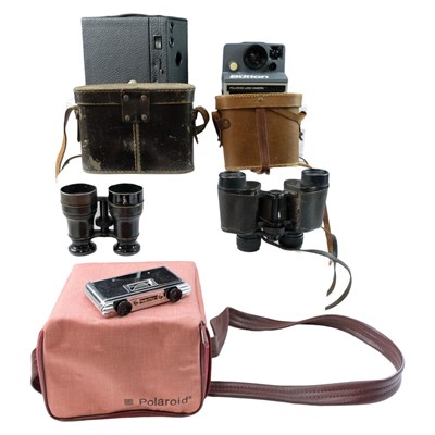 Lot 723 - Brownie No 21 and Polaroid "The Button"...