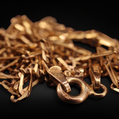 Lot 1264 - A vintage 9 ct yellow metal fine cuban-link...