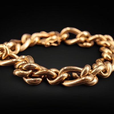 Lot 1259 - A vintage 14 ct yellow metal heavy figaro-link...