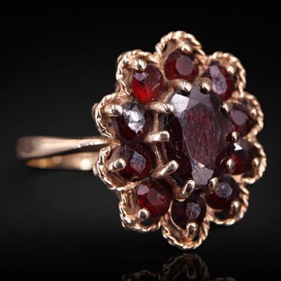 Lot 1277 - A 1970s garnet flowerhead cluster...