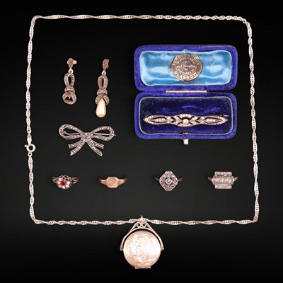 Lot 1226 - Antique and vintage silver / white metal...
