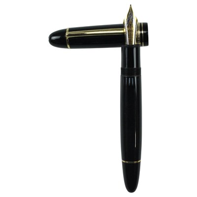Lot 492 - A Montblanc Meisterstück 149 fountain...