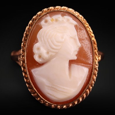 Lot 1262 - A 1970s shell cameo ring, its oval cameo...