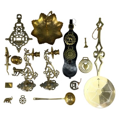 Lot 847 - A group of decorative brassware, including a...