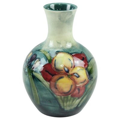 Lot 951 - A boxed 1940s / 1950s Moorcroft "Freesia"...