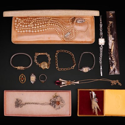 Lot 1341 - A group of antique and vintage costume...