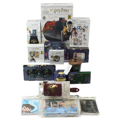 Lot 761 - A group of Harry Potter collectables,...