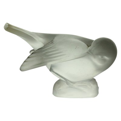 Lot 1081 - A Lalique Art Deco frosted glass Moineau...