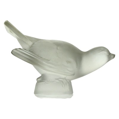 Lot 1082 - A Lalique Art Deco  frosted glass Moineau...