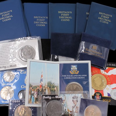 Lot 417 - A group of GB commemorative coins, including...