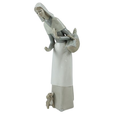 Lot 999 - A Lladro figurine "Lady with Bread Basket and...