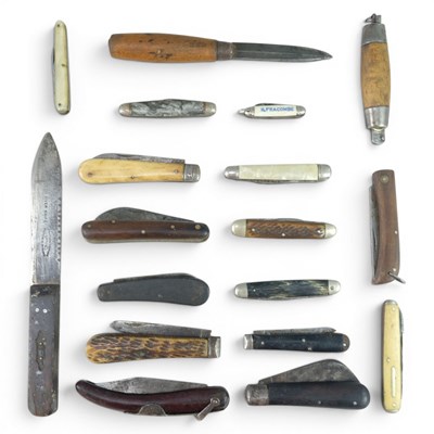 Lot 517 - A quantity of vintage folding and other knives,...