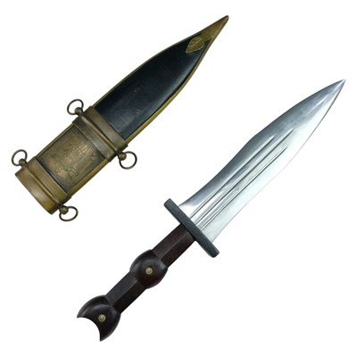Lot 250 - A replica Roman pugio dagger