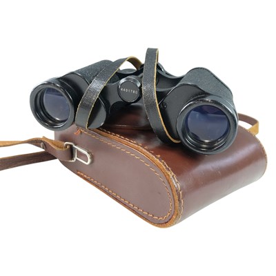 Lot 649 - A cased set of Zeiss Jenoptem 8x30 prismatic...