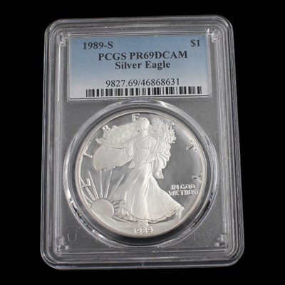 Lot 452 - A US 1989 American Silver Eagle bullion coin,...