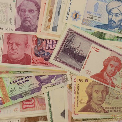 Lot 479 - A group of early-to-mid 20th Century world...