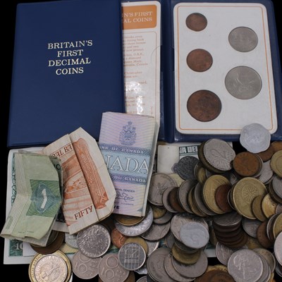 Lot 415 - A small quantity of GB and world coins and...