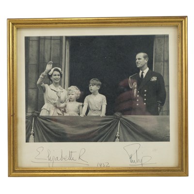 Lot 386 - [Autograph] A 1954 Buckingham Palace Christmas...