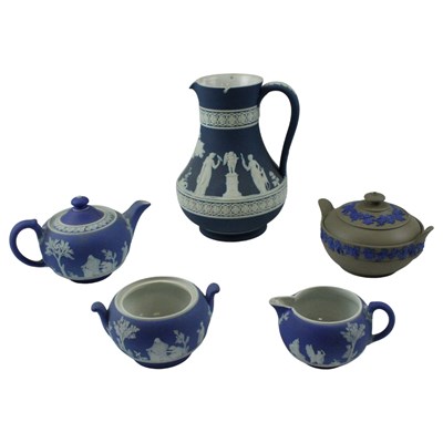 Lot 956 - An early 20th Century Wedgwood Jasperware...