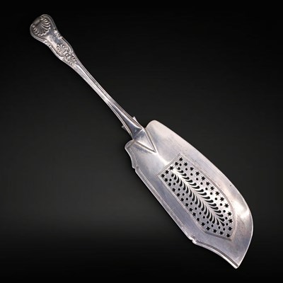 Lot 1129 - A George IV King's pattern silver fish slice,...