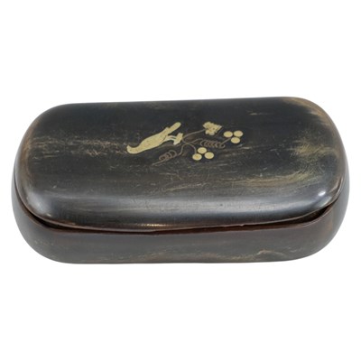 Lot 870 - A Victorian metal-inlaid horn pocket snuff box,...