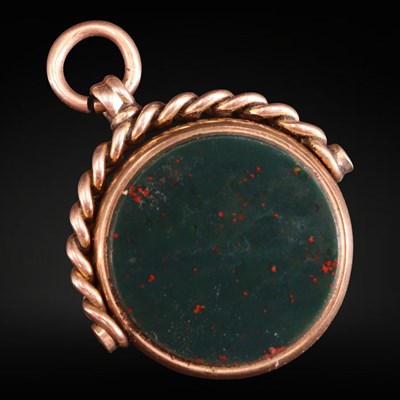Lot 1304 - An early 20th Century 9 ct gold, bloodstone...