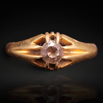 Lot 1310 - AN Edwardian solitaire diamond...