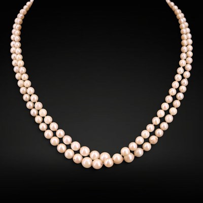 Lot 1314 - A vintage double-strand graded pearl...
