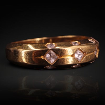 Lot 1326 - An 18ct gold and white paste ring, Q/R, 3 g