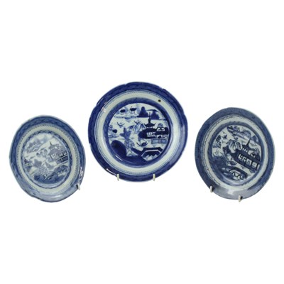Lot 885 - Three Chinese export blue-and-white porcelain...