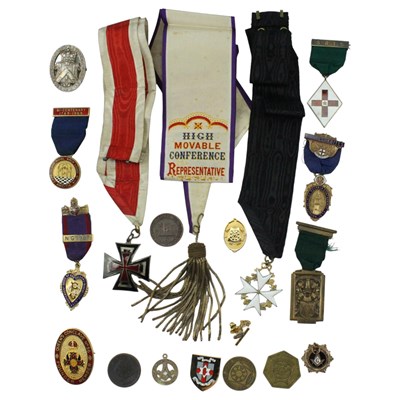 Lot 528A - A group of Masonic jewels, medals and coins, etc