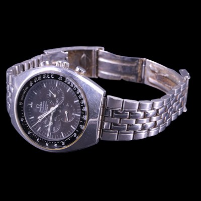 Lot 989 - An Omega Speedmaster Professional Mark II...
