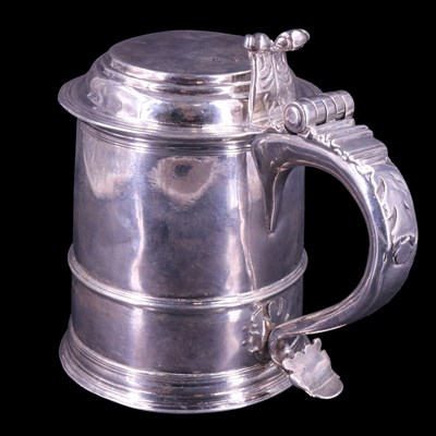 Lot 780 - A William III silver lidded tankard, of...