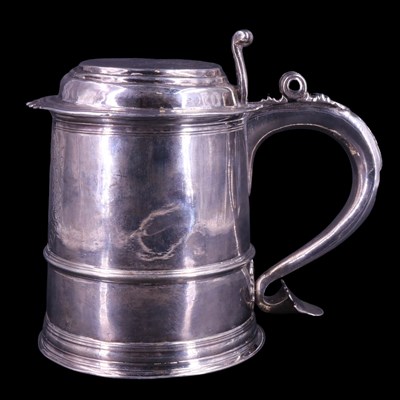 Lot 780 - A William III silver lidded tankard, of...