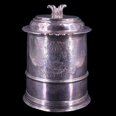 Lot 780 - A William III silver lidded tankard, of...