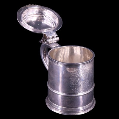 Lot 780 - A William III silver lidded tankard, of...