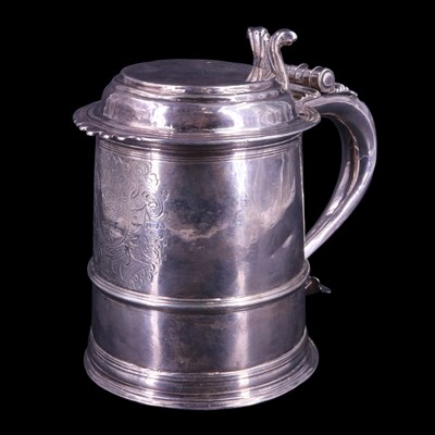 Lot 780 - A William III silver lidded tankard, of...