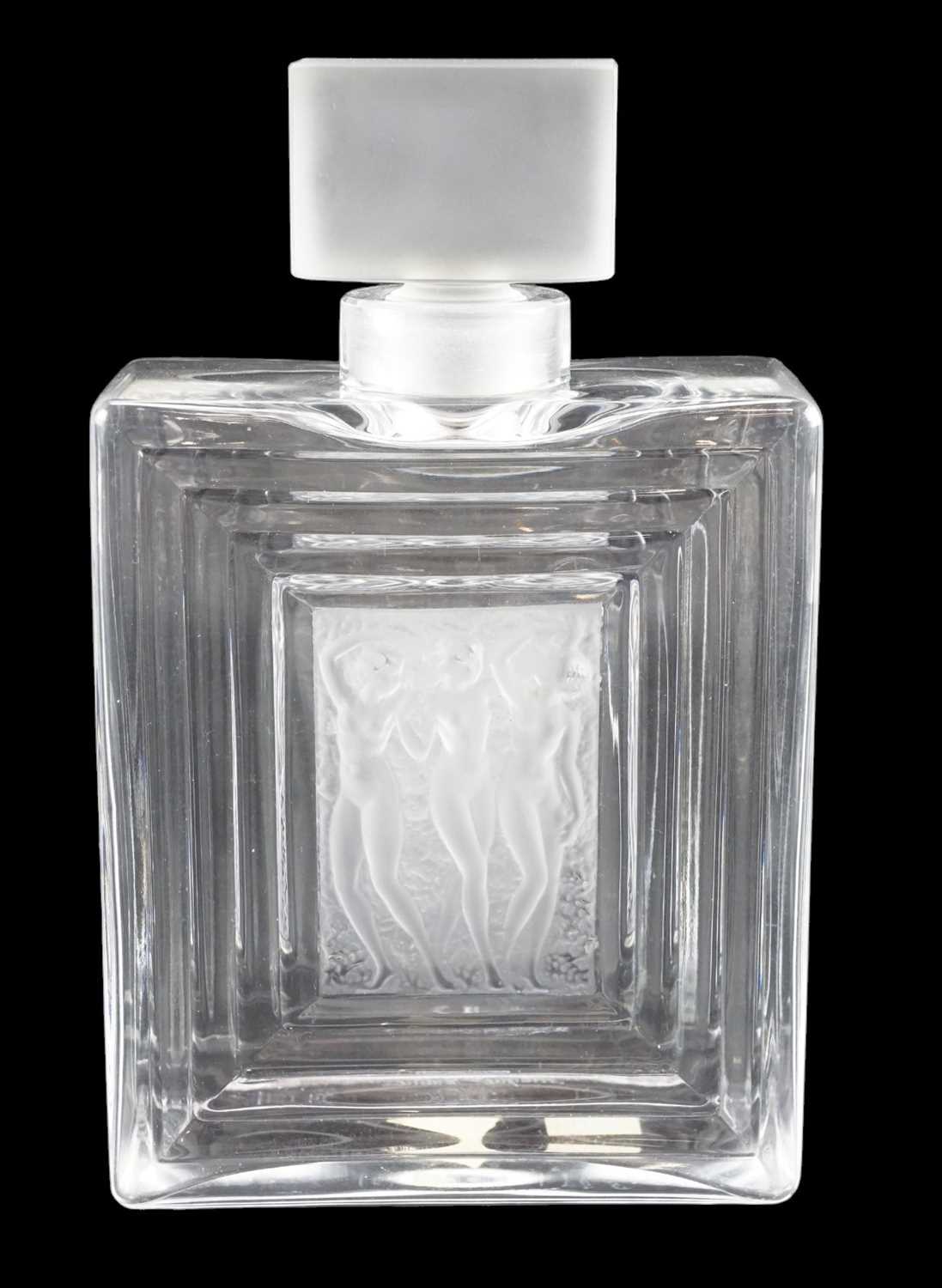 Lot 1370 - A Lalique Art Deco Duncan No 2 glass perfume...