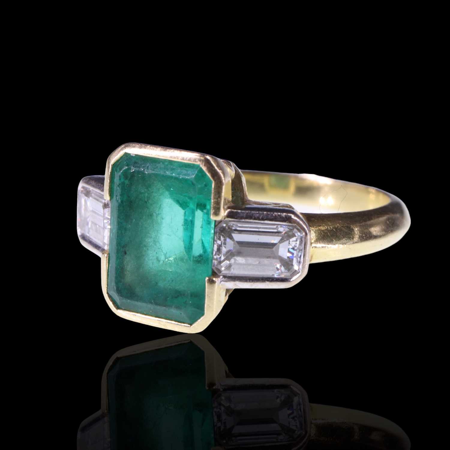 Lot 968 - An impressive Art Deco style emerald and...