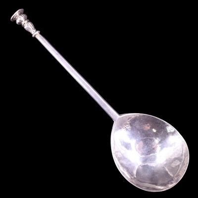 Lot 1103 - An early 17th Century silver seal-top spoon,...