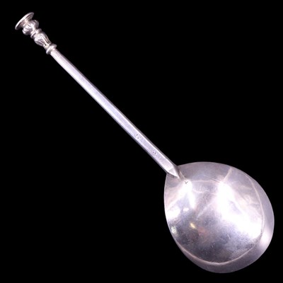 Lot 1103 - An early 17th Century silver seal-top spoon,...