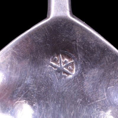 Lot 1103 - An early 17th Century silver seal-top spoon,...