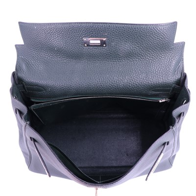 Lot 935 - A Hermes Kelly II 32 green calfskin handbag,...