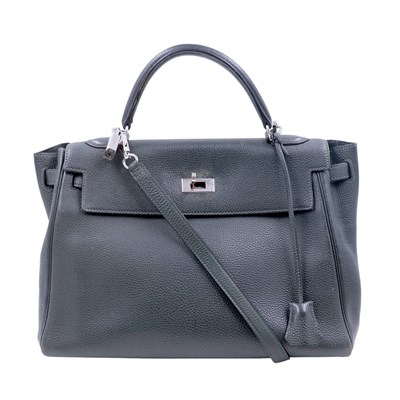 Lot 935 - A Hermes Kelly II 32 green calfskin handbag,...