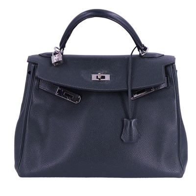 Lot 935 - A Hermes Kelly II 32 green calfskin handbag,...