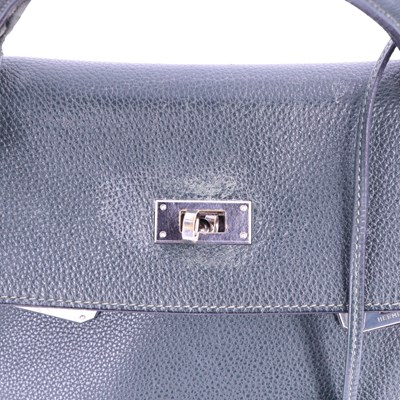 Lot 935 - A Hermes Kelly II 32 green calfskin handbag,...